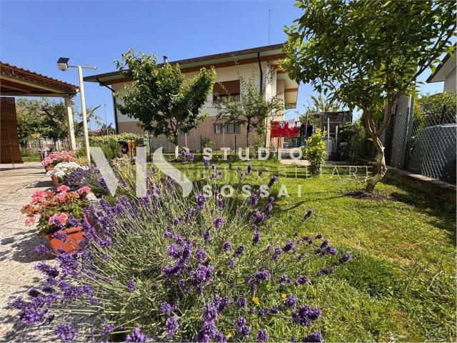 Villetta bifamiliare in vendita di 197 m² in Via Ortigara, 11