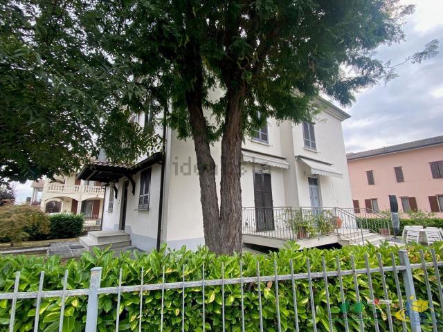 Villetta bifamiliare in vendita di 226 m² in Via Pietro Nenni, 9