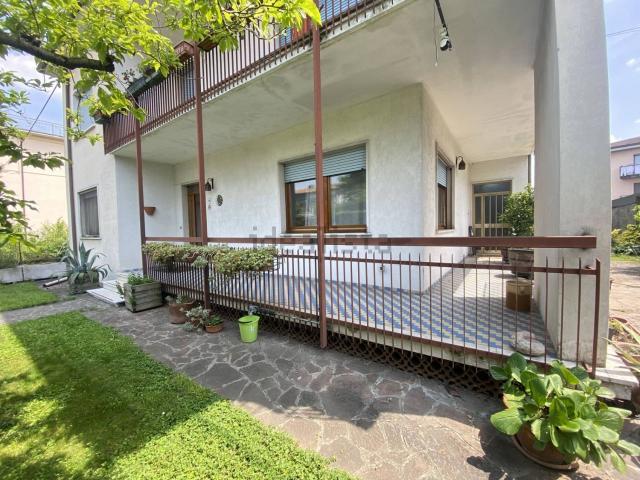 Villetta bifamiliare in vendita di 194 m² in Via Cavour, 76