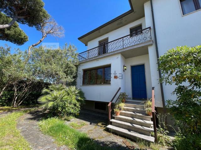 Villetta bifamiliare in vendita di 194 m² in Via Giuseppe Verdi