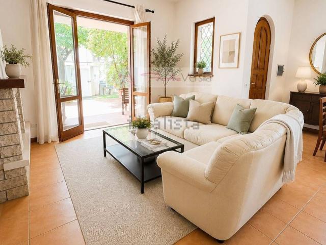 Villetta bifamiliare in vendita di 194 m² in Via Lorenzo de Medici, 8