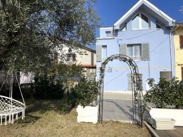 Villetta bifamiliare in vendita di 194 m² in Via San Giovanni