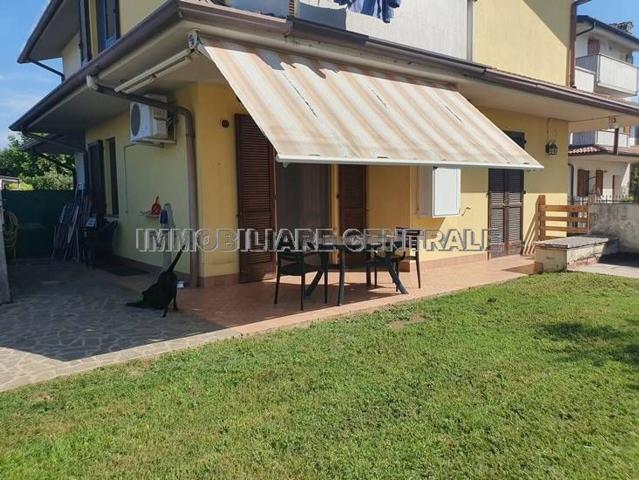 Villetta bifamiliare in vendita di 194 m² in Via Sondrio, 7