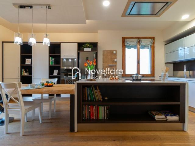 Villetta bifamiliare in vendita di 195 m² in Corso Giuseppe Garibaldi, 2