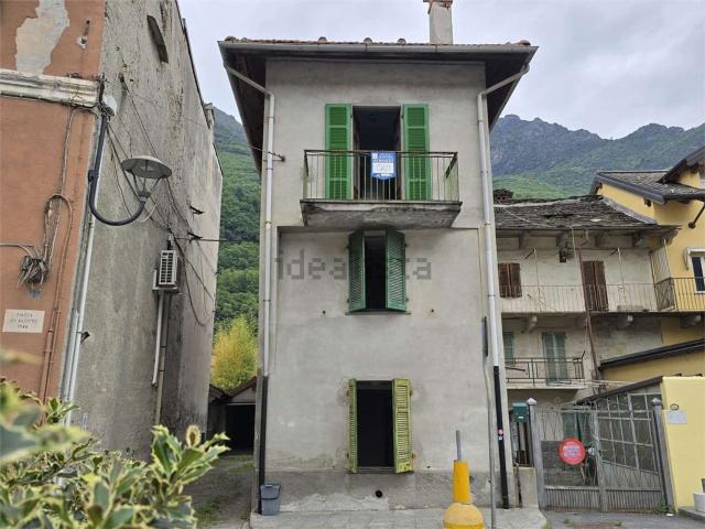 Villetta bifamiliare in vendita di 195 m² in Piazza XXIX Agosto, 10
