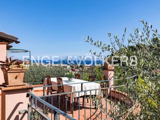 Villetta bifamiliare in vendita di 195 m² in Strada Colla dei Rossi