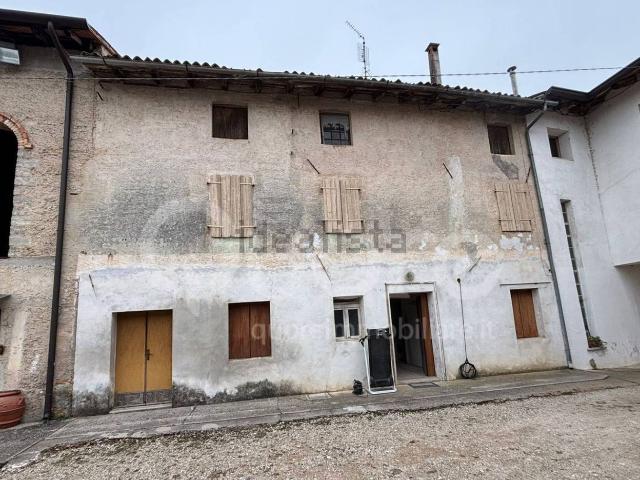 Villetta bifamiliare in vendita di 195 m² in Via Vittorio Veneto, 18