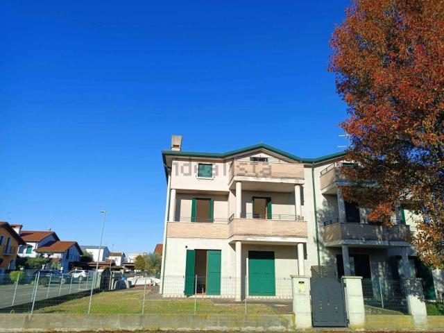 Villetta bifamiliare in vendita di 195 m² in Via Brenta, 6