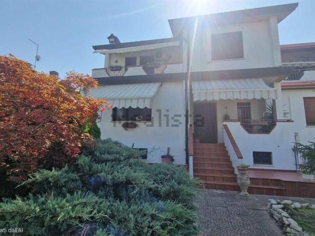 Villetta bifamiliare in vendita di 195 m² in Via Cà Bianca, 55