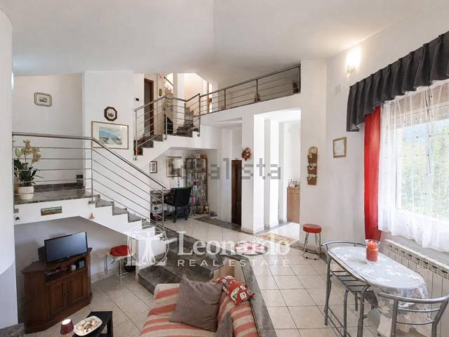 Villetta bifamiliare in vendita di 195 m² in Via dell&apos Elta