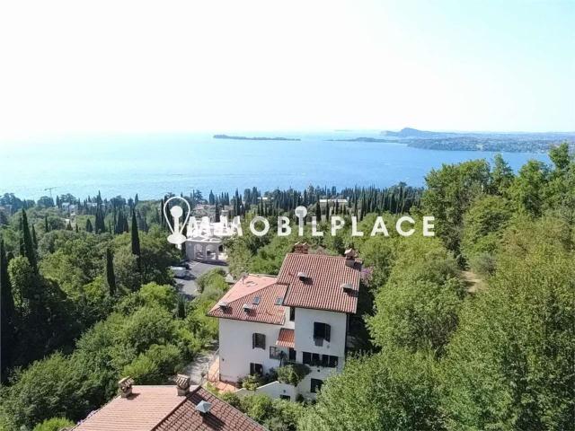 Villetta bifamiliare in vendita di 195 m² in Via delle Arche, 81