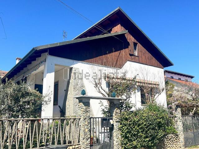 Villetta bifamiliare in vendita di 195 m² in Via Domenico Berti, 39
