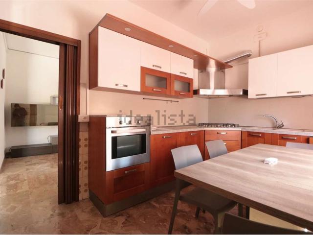 Villetta bifamiliare in vendita di 195 m² in Via Lago di Albano, 3