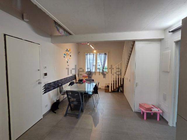 Villetta bifamiliare in vendita di 195 m² in Via Marecchiese