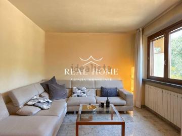 Villetta bifamiliare in vendita di 195 m² in Via Monte Tomba, 7