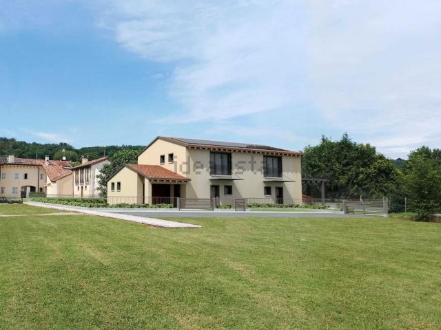 Villetta bifamiliare in vendita di 195 m² in Via Monte Grappa, 43