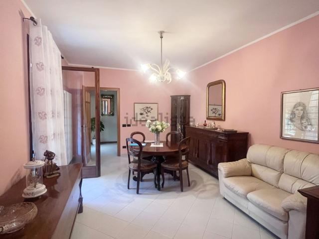 Villetta bifamiliare in vendita di 195 m² in Via Monchio, 27