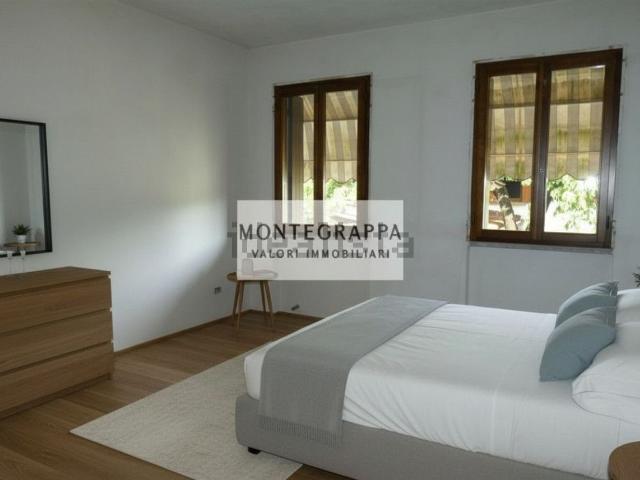 Villetta bifamiliare in vendita di 195 m² in Via Santa Fosca