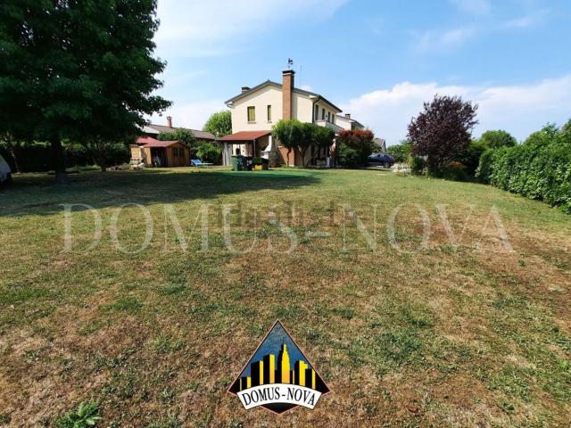 Villetta bifamiliare in vendita di 195 m²