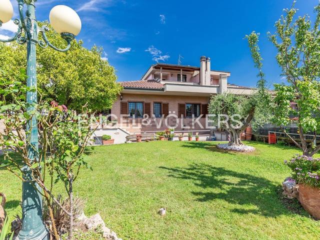 Villetta bifamiliare in vendita di 196 m² in Via Alfredo De Luca