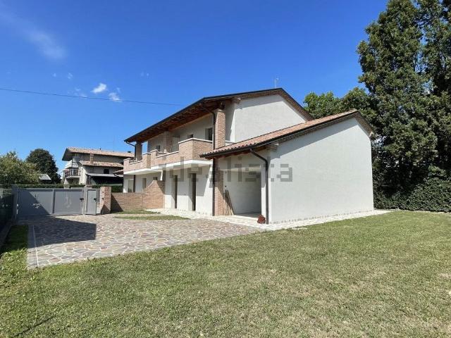 Villetta bifamiliare in vendita di 196 m² in Via Caltana