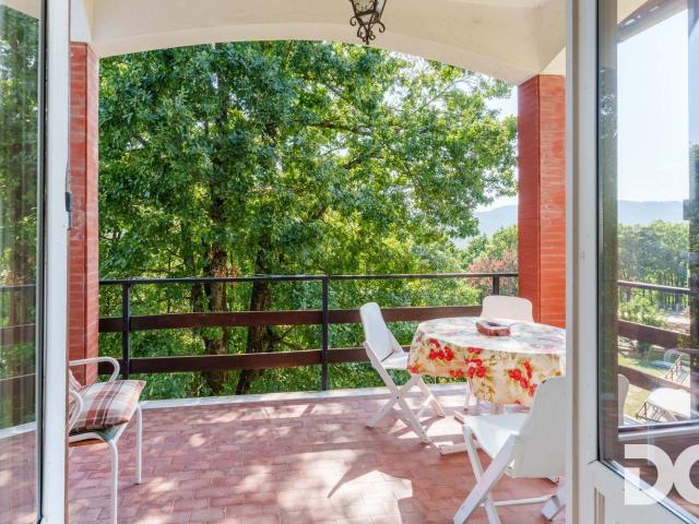 Villetta bifamiliare in vendita di 216 m² in Via Cristoforo Colombo, 76