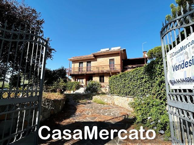 Villetta bifamiliare in vendita di 196 m² in Via delle Ortensie