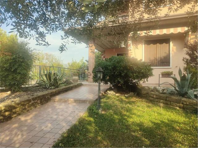 Villetta bifamiliare in vendita di 196 m² in Via Fracazzole, 72