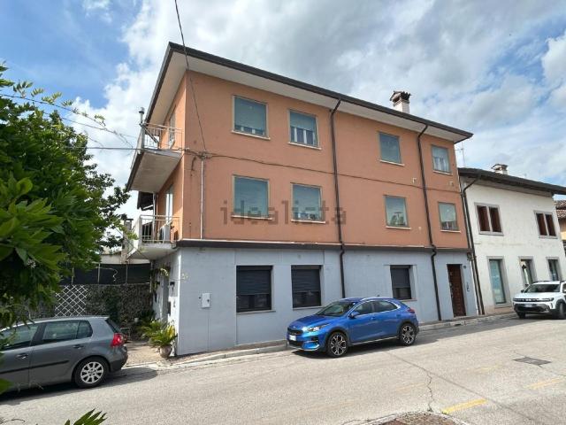 Villetta bifamiliare in vendita di 196 m² in Via Roma, 8