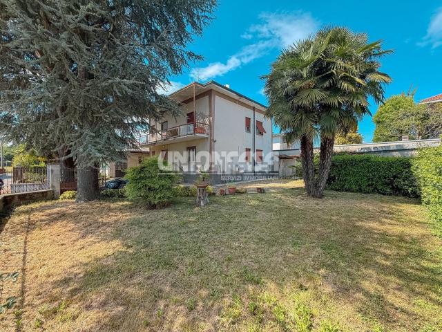 Villetta bifamiliare in vendita di 196 m² in Via San Giuseppe