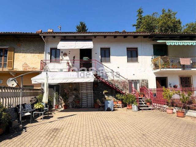 Villetta bifamiliare in vendita di 196 m² in Via Stazione, 42