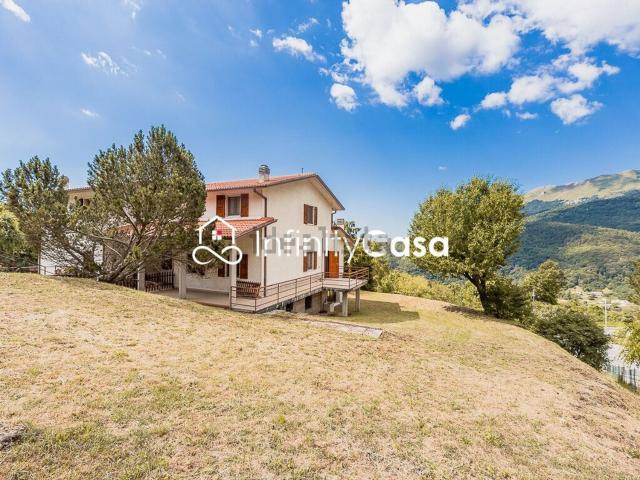 Villetta bifamiliare in vendita di 196 m²