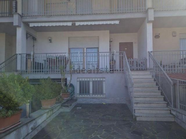 Villetta bifamiliare in vendita di 198 m² in Strada Tiberina Nord, 224