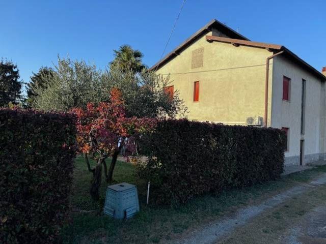 Villetta bifamiliare in vendita di 198 m² in Via U. Foscolo, 15