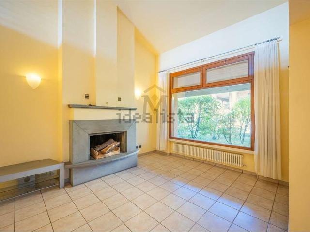 Villetta bifamiliare in vendita di 198 m² in Via Alva Myrdal, 18