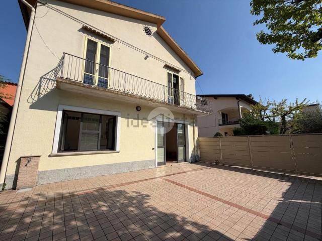 Villetta bifamiliare in vendita di 198 m² in Via Cavour, 4