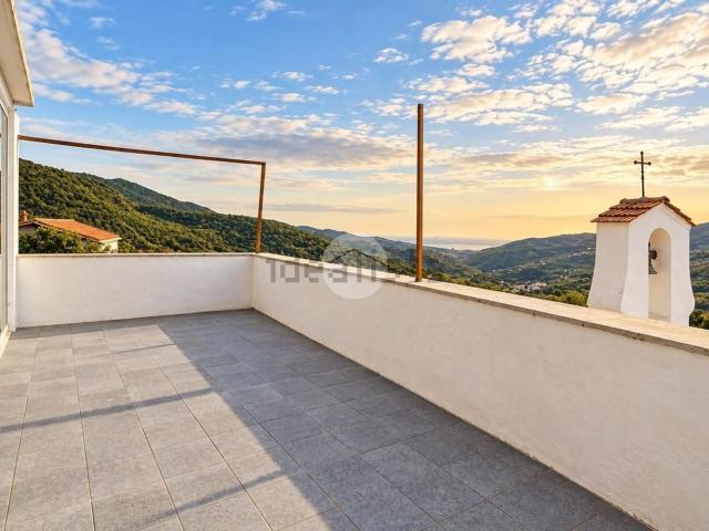 Villetta bifamiliare in vendita di 198 m² in Via dei Principi, 2