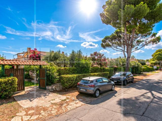 Villetta bifamiliare in vendita di 198 m² in Via DEL SOLE