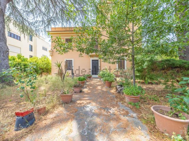 Villetta bifamiliare in vendita di 198 m² in Via di Tor Cervara, 304