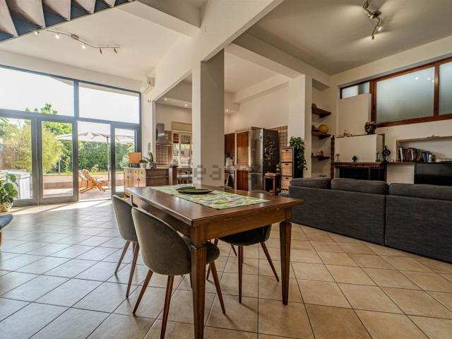 Villetta bifamiliare in vendita di 198 m² in Via G. Sciuti, 32