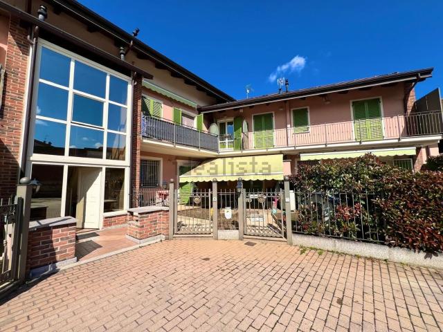 Villetta bifamiliare in vendita di 198 m² in Via Susa, 12