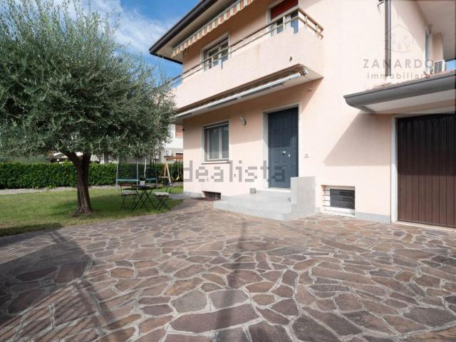 Villetta bifamiliare in vendita di 198 m²