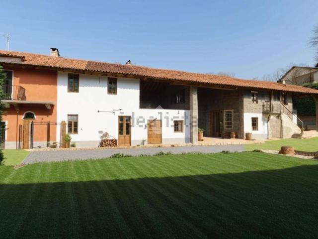 Villetta bifamiliare in vendita di 1000 m² in Via Duca degli Abruzzi, 52