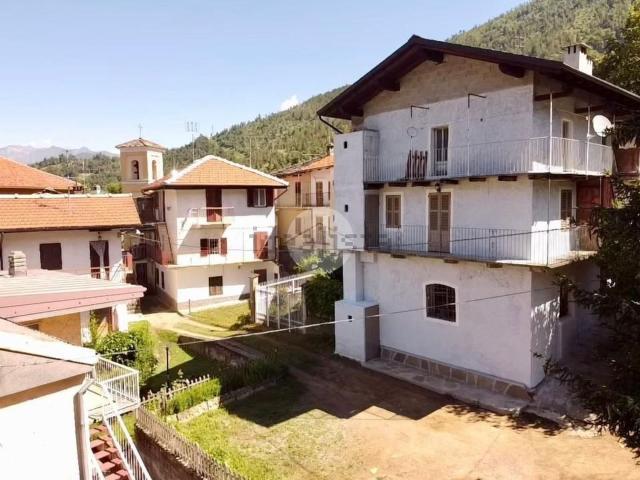 Villetta bifamiliare in vendita di 100 m² in Frazione Maddalene, 1001