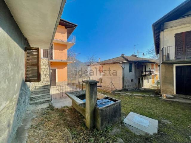 Villetta bifamiliare in vendita di 100 m² in Frazione Tuberghengo, 2