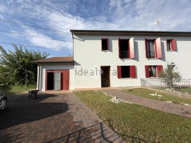 Villetta bifamiliare in vendita di 100 m² in Piazza San Pio X, 1