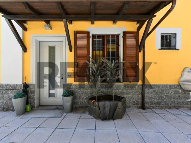 Villetta bifamiliare in vendita di 100 m² in Via Volturno, 65