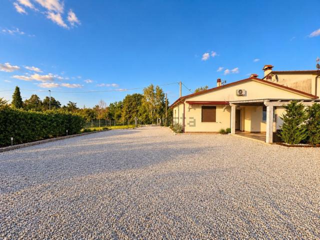Villetta bifamiliare in vendita di 100 m² in Via Alcide De Gasperi