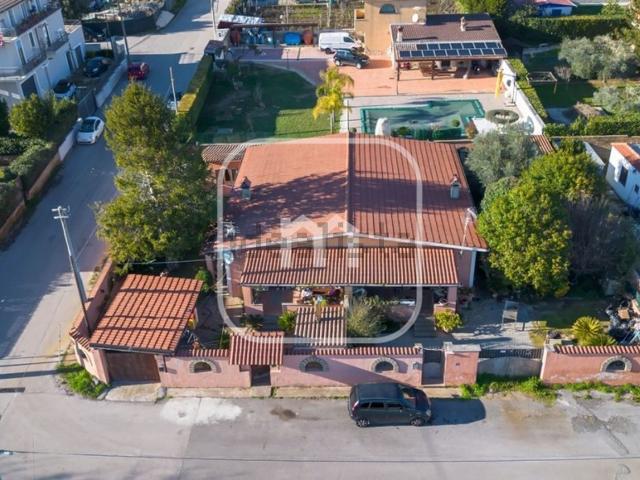 Villetta bifamiliare in vendita di 100 m² in Via Casteldelci
