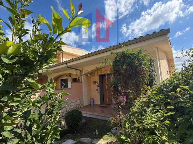 Villetta bifamiliare in vendita di 100 m² in Via dei Gelsomini